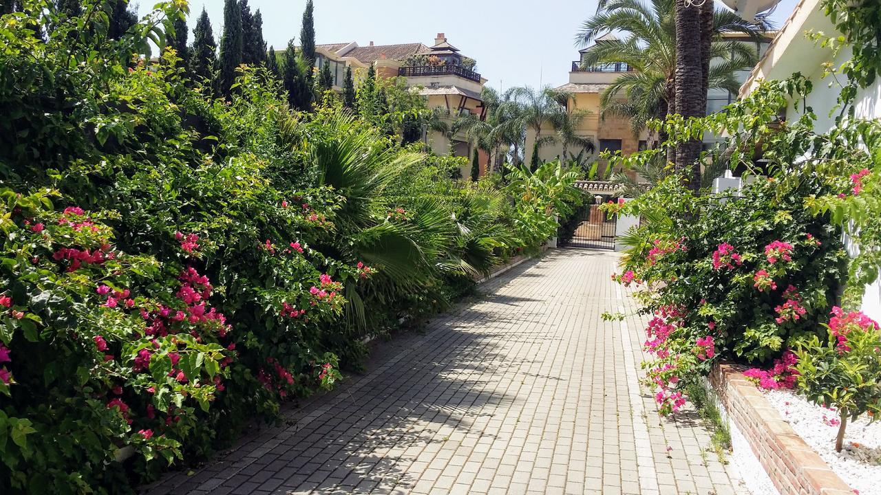Banus Lodge Marbella Exteriör bild